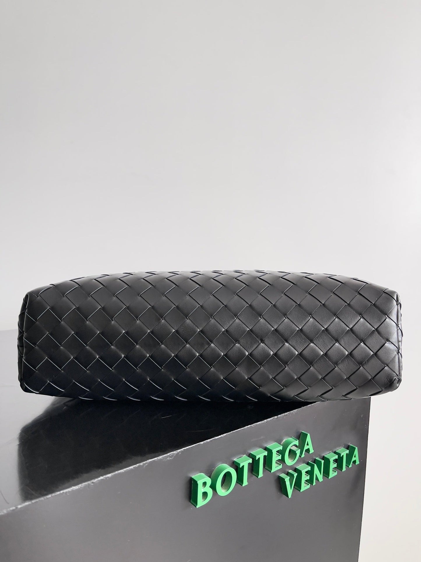 BOTTEGA VENETA 25S ANDIAMO GRAND INTRECCIATO 39 EN CUIR DE VEAU NOIR