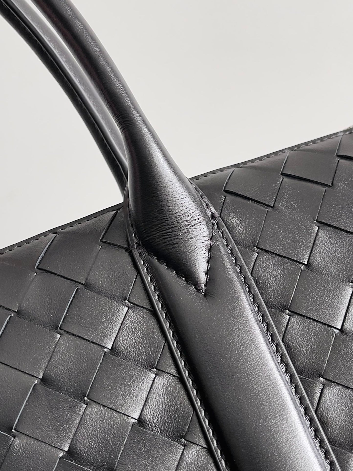 BOTTEGA VENETA 25S ANDIAMO GRAND INTRECCIATO 39 EN CUIR DE VEAU NOIR
