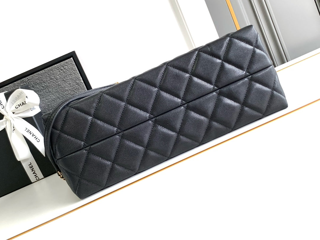 GRAND SAC CC 33 EN CUIR DE VEAU NOIR, ACCASTILLAGE DORÉ