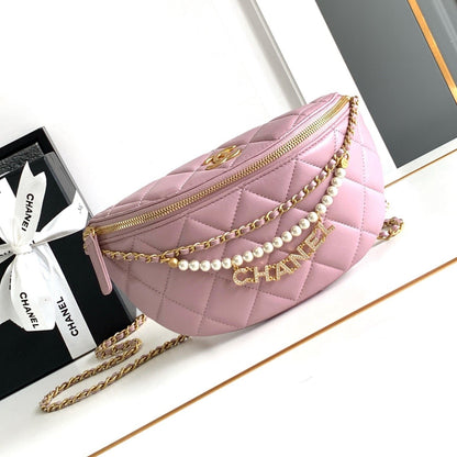 SAC CC WAIST 24 EN CUIR DE VEAU ROSE CLAIR AVEC CHAÎNE DE PERLES ET ACCASTILLAGE DORÉ