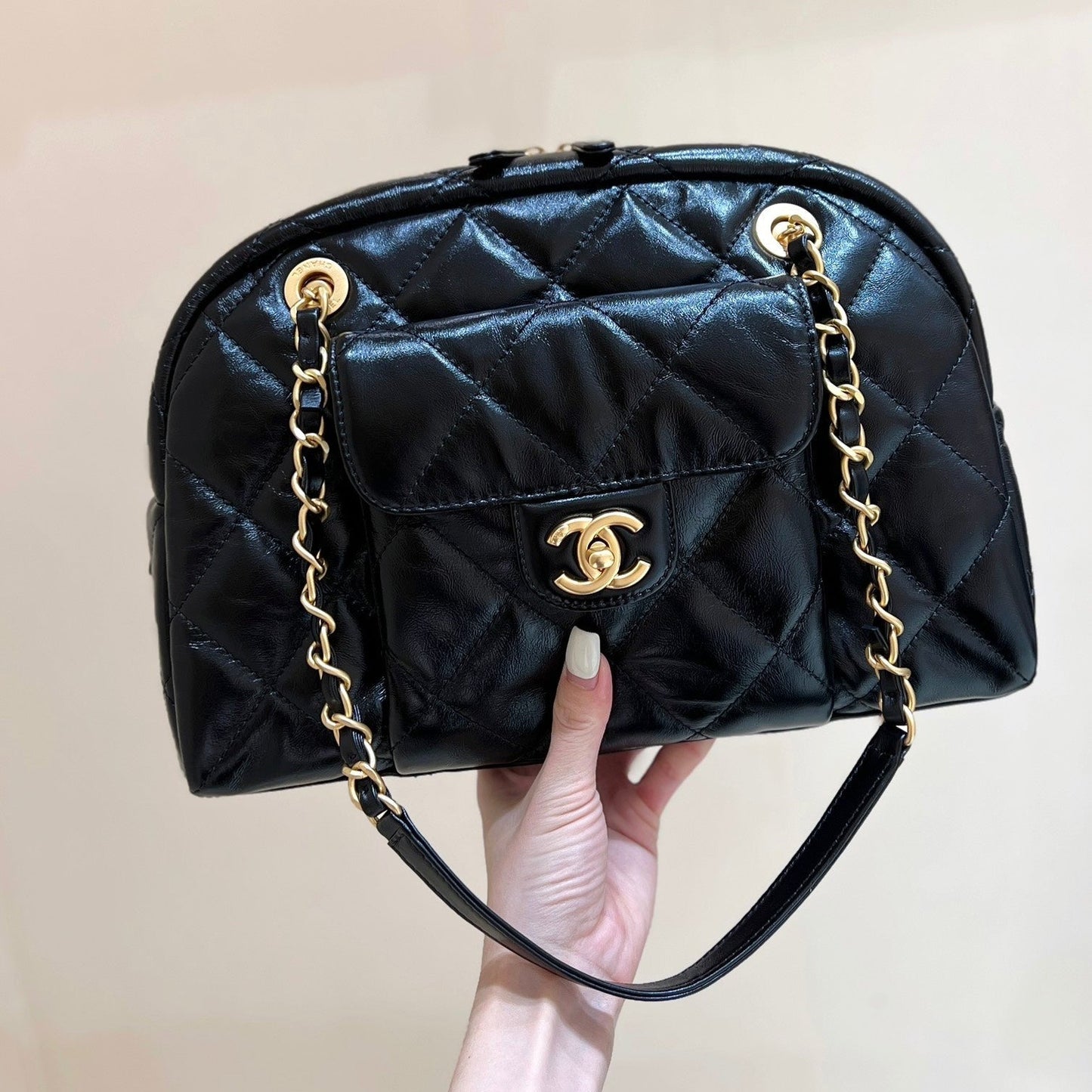 SAC DE BOWLING MATELASSÉ 33 EN AGNEAU NOIR FINITIONS DORÉES