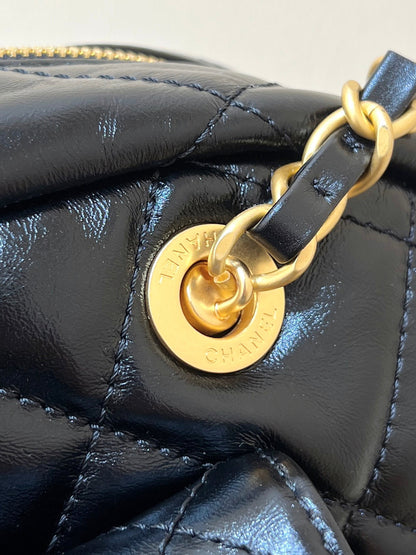 SAC DE BOWLING MATELASSÉ 33 EN AGNEAU NOIR FINITIONS DORÉES