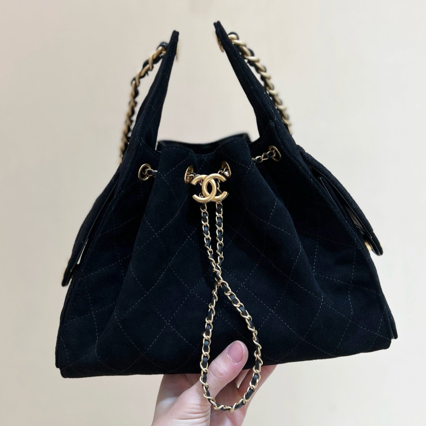 CC 25 SAC À MAIN 30 EN DAIM NOIR QUINCAILLERIE DORÉE