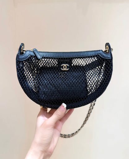 POCHETTE FILET 22 EN CUIR D'AGNEAU EFFET NOIR MÉTALLISÉ DORÉ