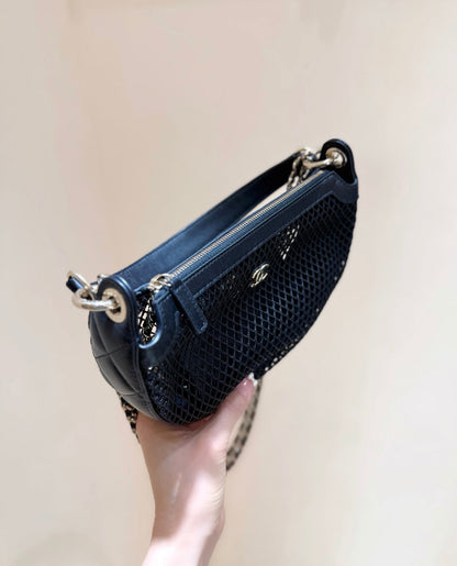 POCHETTE FILET 22 EN CUIR D'AGNEAU EFFET NOIR MÉTALLISÉ DORÉ