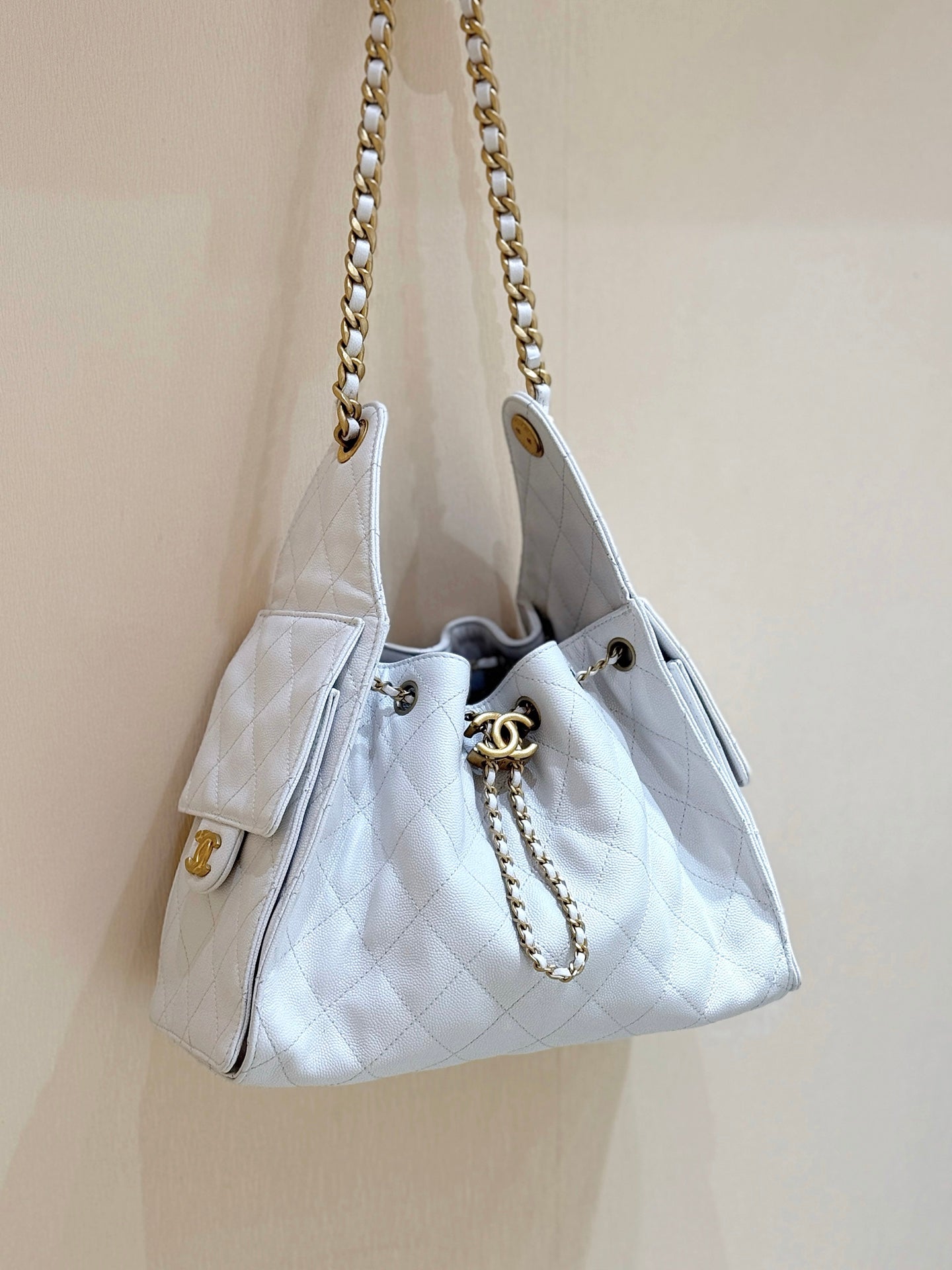 SAC À MAIN CC 25 BLANC CUIR DE VEAU GRAINÉ 30 MÉTAL DORÉ