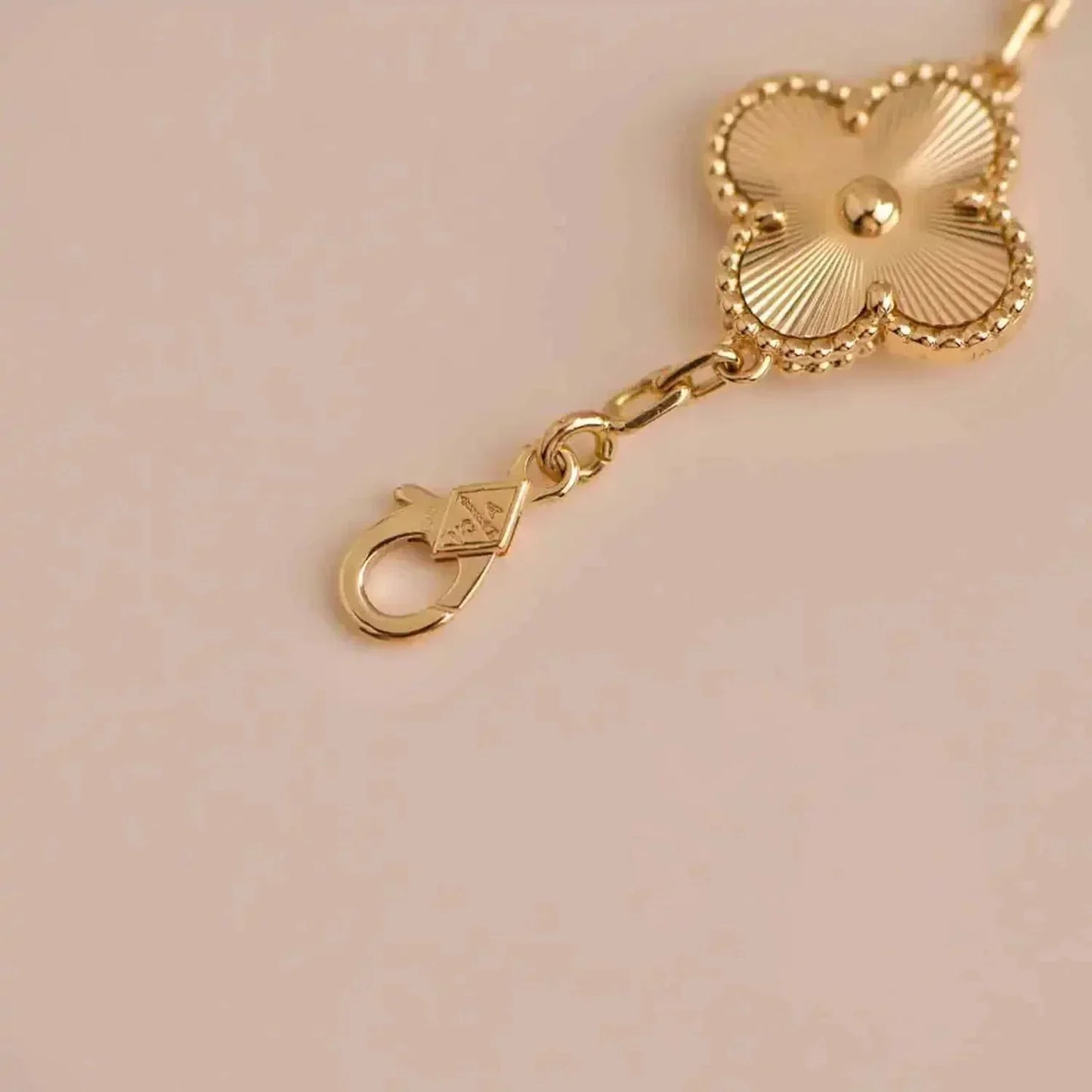 [Shinejoy] CLOVER 5 MOTIF LASER BRACELET COLLECTION