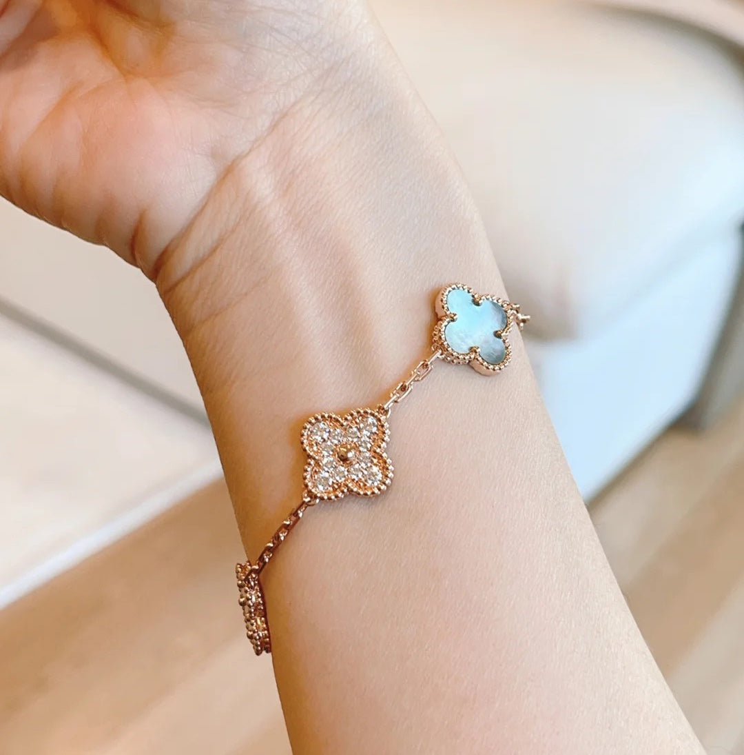 [Shinejoy] CLOVER 5 MOTIF GRAY MOP BRACELET COLLECTION