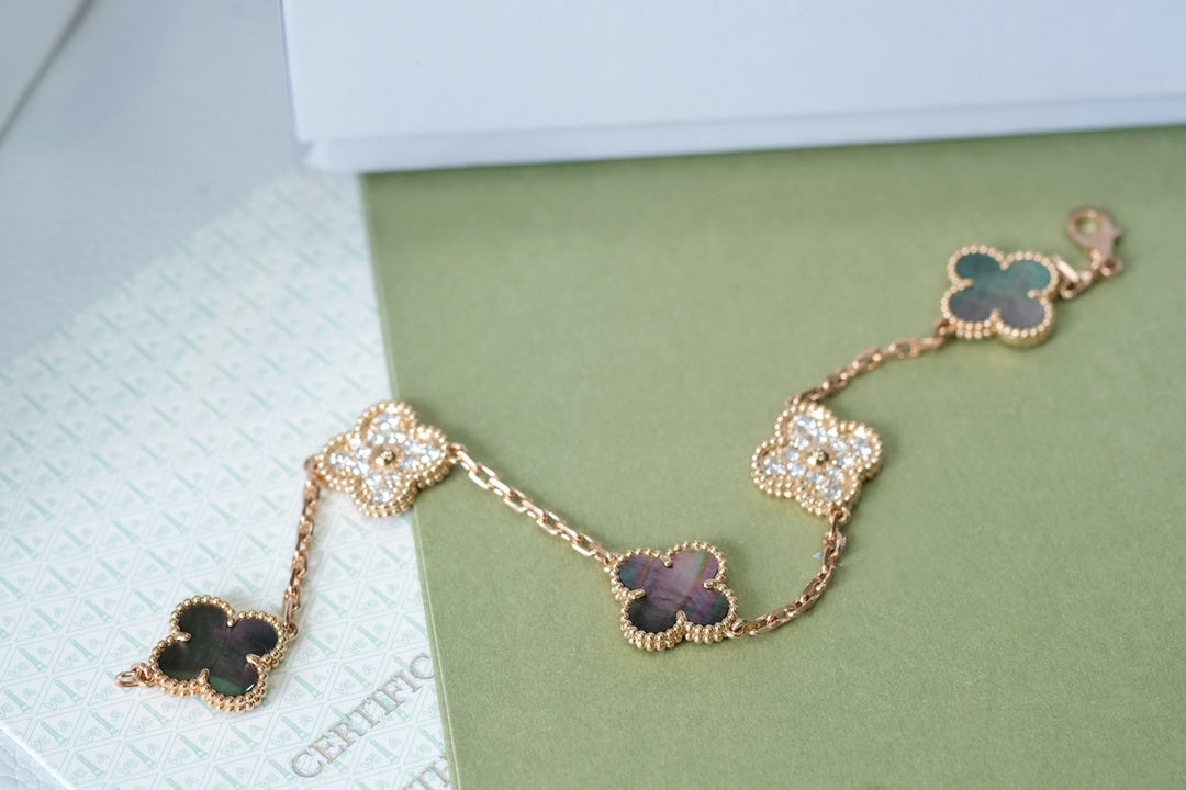 [Shinejoy] CLOVER 5 MOTIF GRAY MOP BRACELET COLLECTION