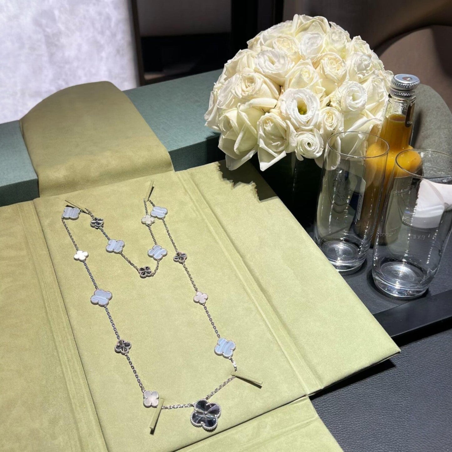 [Shinejoy]DETACHABLE CLOVER 15(11+4) FLOWER SILVER NECKLACE SET
