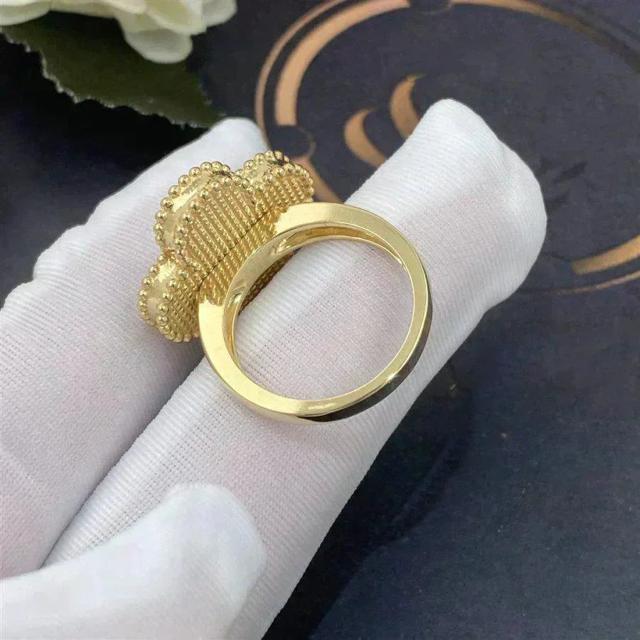 [Shinejoy]CLOVER WHITE MOP RING