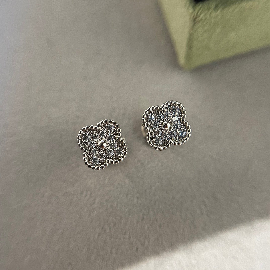 [Shinejoy]CLOVER MINI DIAMOND STUD EARRINGS
