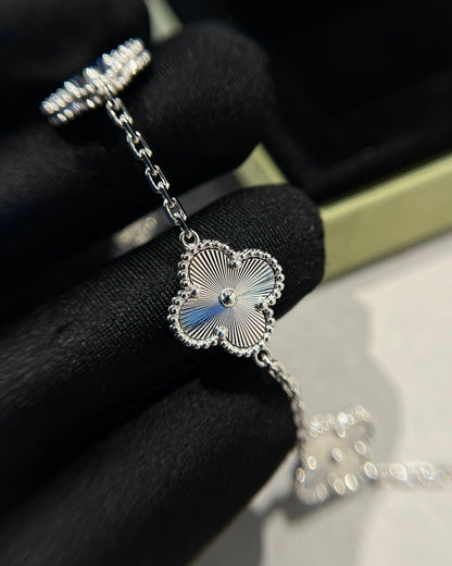 [Shinejoy] CLOVER 5 MOTIF LASER BRACELET COLLECTION