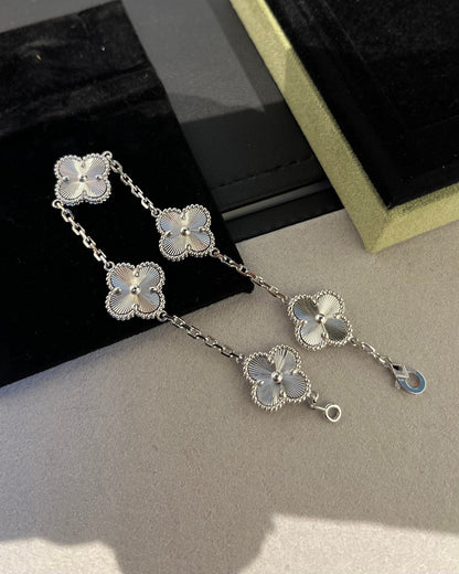 [Shinejoy] CLOVER 5 MOTIF LASER BRACELET COLLECTION